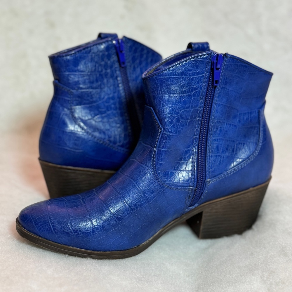 True Craft Women's Size 6.5 Royal Blue Alligator Texture Ankle High‎ Boots